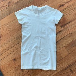 Lululemon White T-shirt